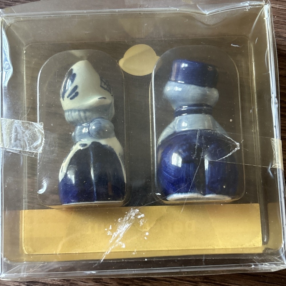 Vintage Holland BOMA Blue Delft Boy and Girl Salt & Pepper Shakers in Box New - Picture 4 of 5